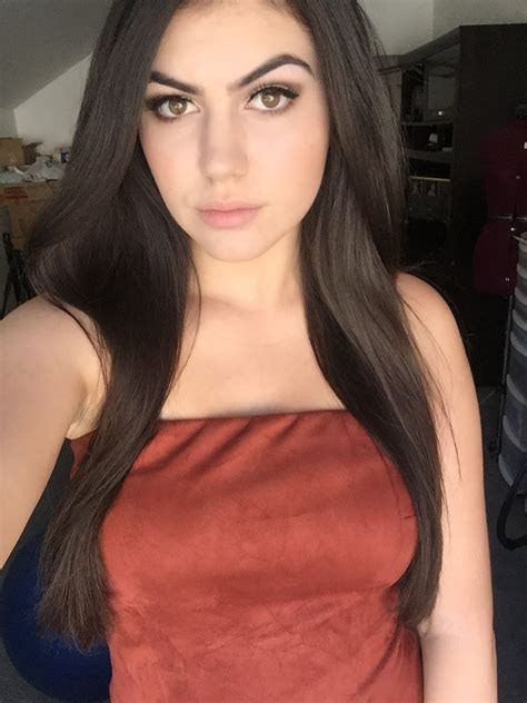 mikaela Pascal : r/reactgirlsofYT